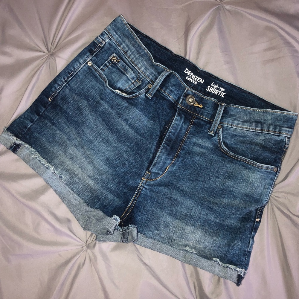 Denizen high-rise denim shorts!